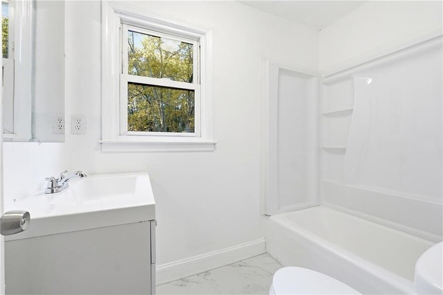 Building Photo - 6917 Laurel Wood Dr