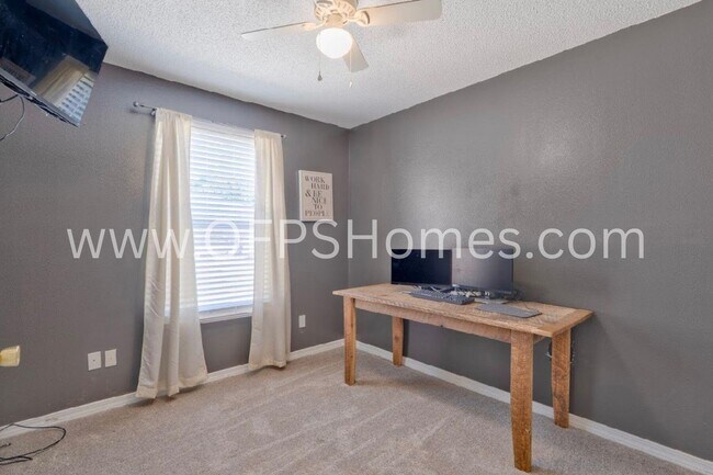 Building Photo - 405 Bobby Dr