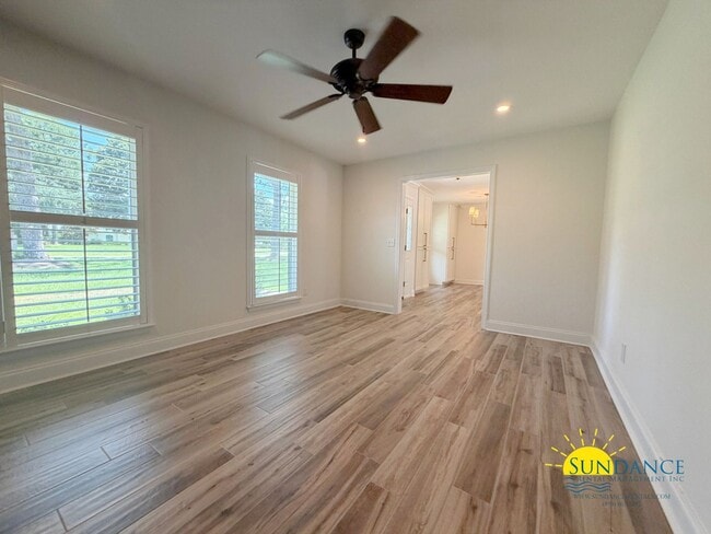Building Photo - Exquisite Designer Home in Central Fort Walton Beach