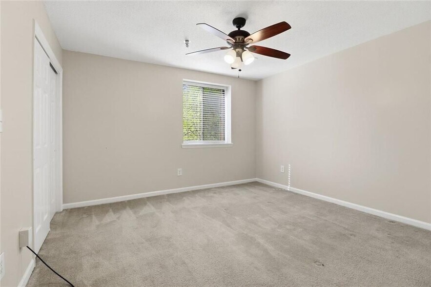 Building Photo - 300 Johnson Ferry Rd