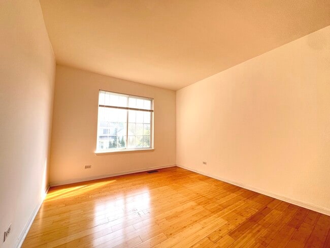 Building Photo - 812 Canterbury Ln