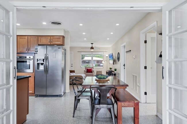 Building Photo - Charming 3 Bed/2 Bath + Den Home in Ringling Park – Minutes to Downtown Sarasota!