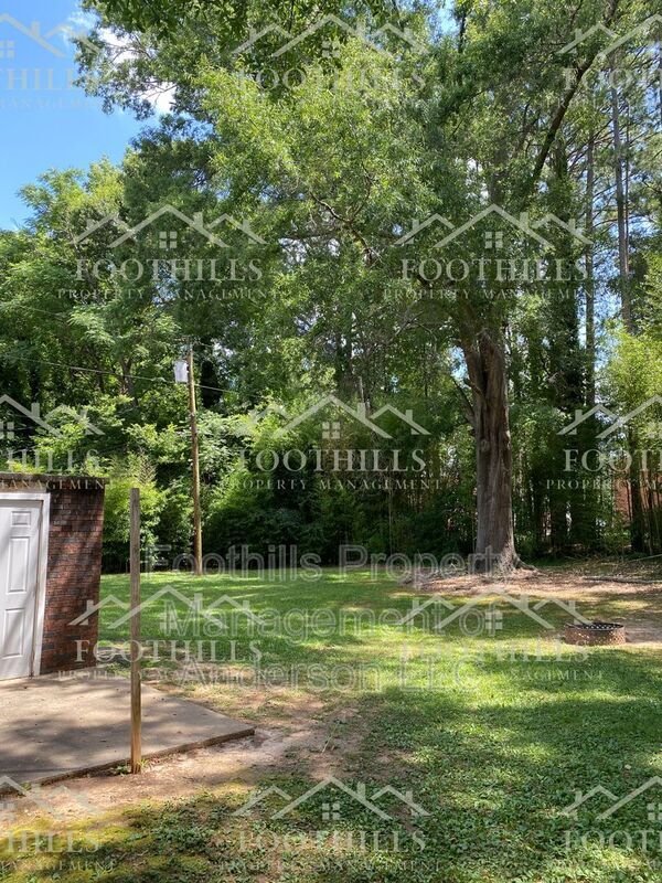 Building Photo - 304 Wildwood Drive -Unit A