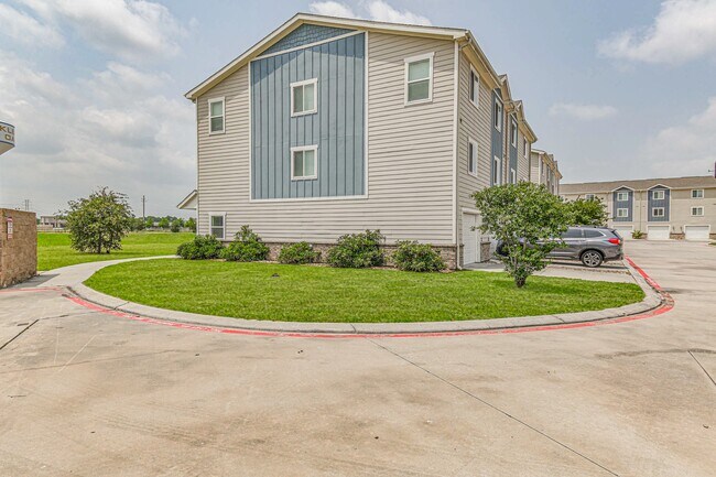 Building Photo - 21155 Gosling Rd