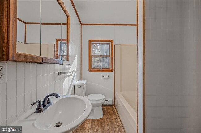 Building Photo - 438 Gloyd Ln