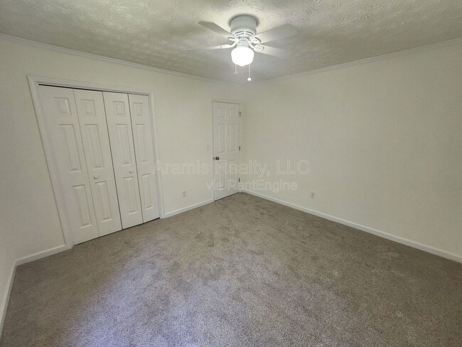 Building Photo - 4860 Tremont Dr NE