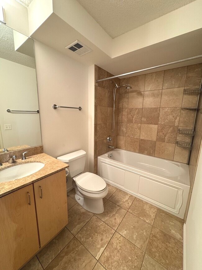 Building Photo - 9725 Woods Dr