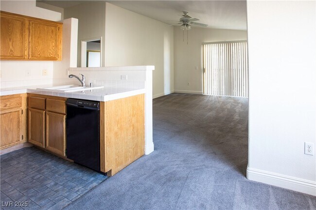 Building Photo - 2110 Los Feliz St