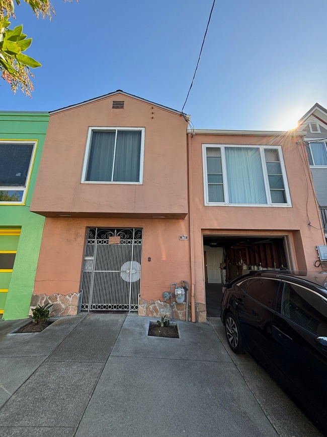 Building Photo - 207 Woodrow St