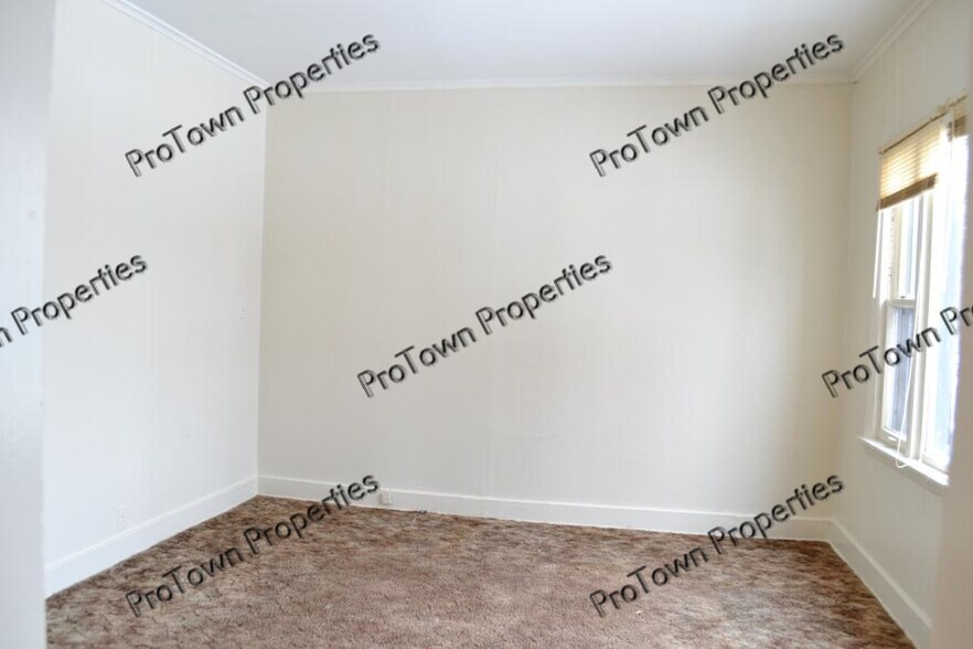 Building Photo - 411 Krakar Ave