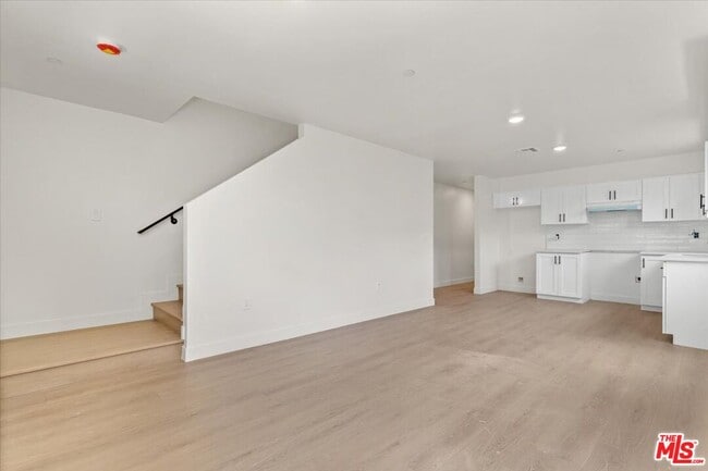 Building Photo - 835 E 33rd St