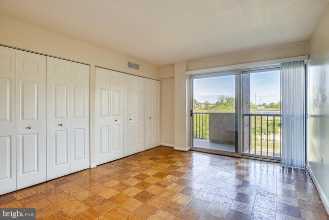 Building Photo - 1300 Army Navy Dr