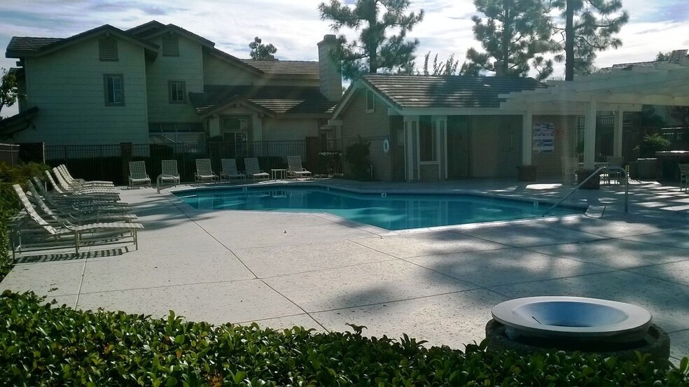 Building Photo - 13516 Apricot St