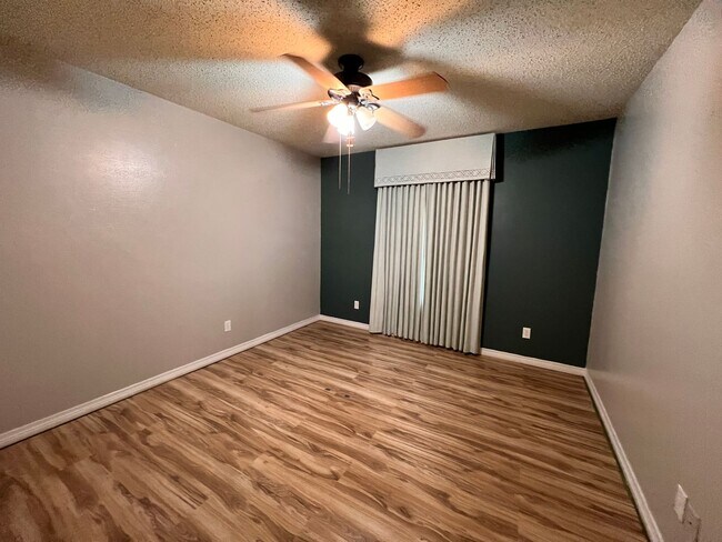 Building Photo - 7642 Chesapeake Dr