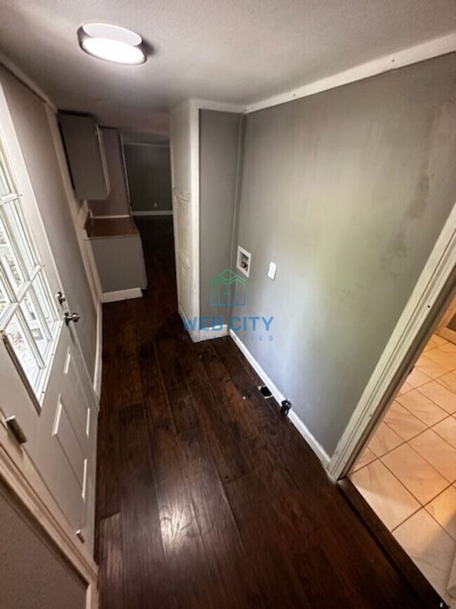 Building Photo - 15391 Flud Rd