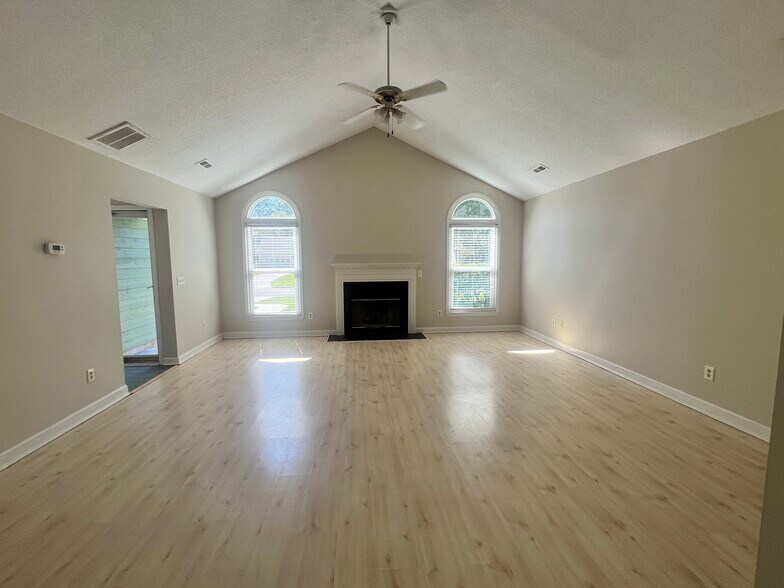 Building Photo - 4415 Bridgeport Dr
