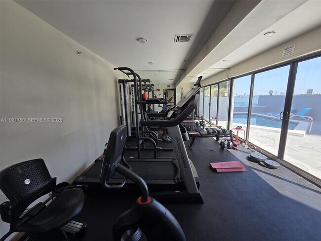 Building Photo - 555 NE 30th St