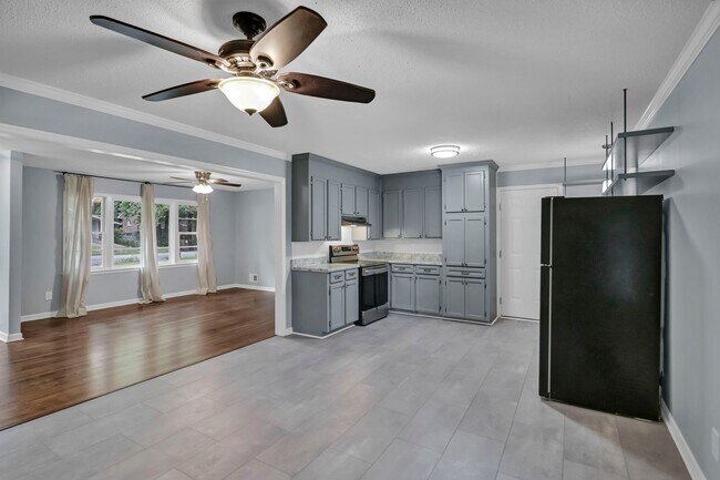 Building Photo - Newly Updated 3 Bedroom Home with Spacious...