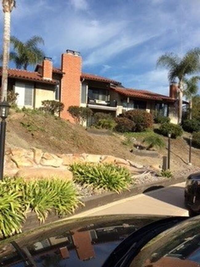 Building Photo - Bright 2 bedroom 2.5 bath townhome in La Costa and award winning schools