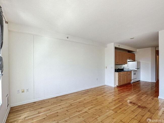Building Photo - 140 Van Ness Ave