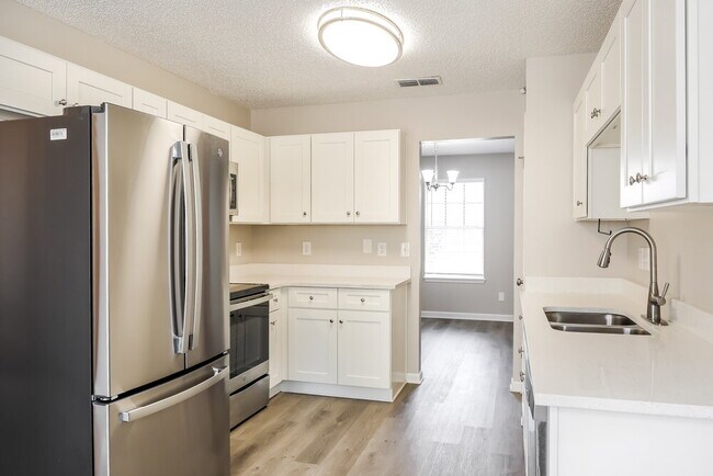 Building Photo - 548 Edward Rutledge St