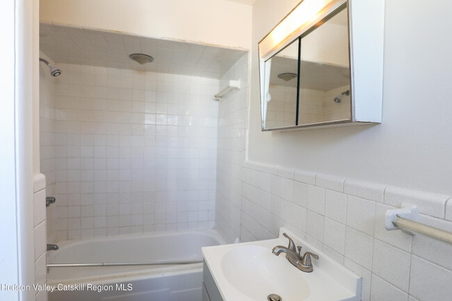 Building Photo - 180 Broadway