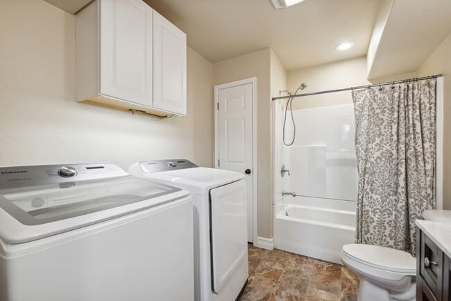 Building Photo - 4 bedroom, 3 bath, corner lot home