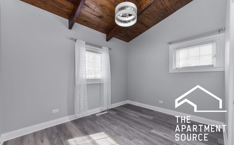 Building Photo - 702 Hammerschmidt Ave