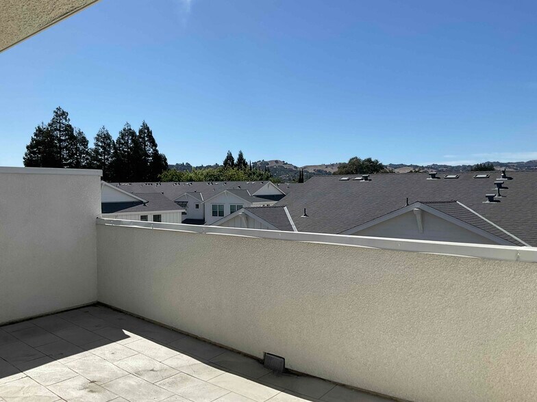 Building Photo - 2753 Oak Rd