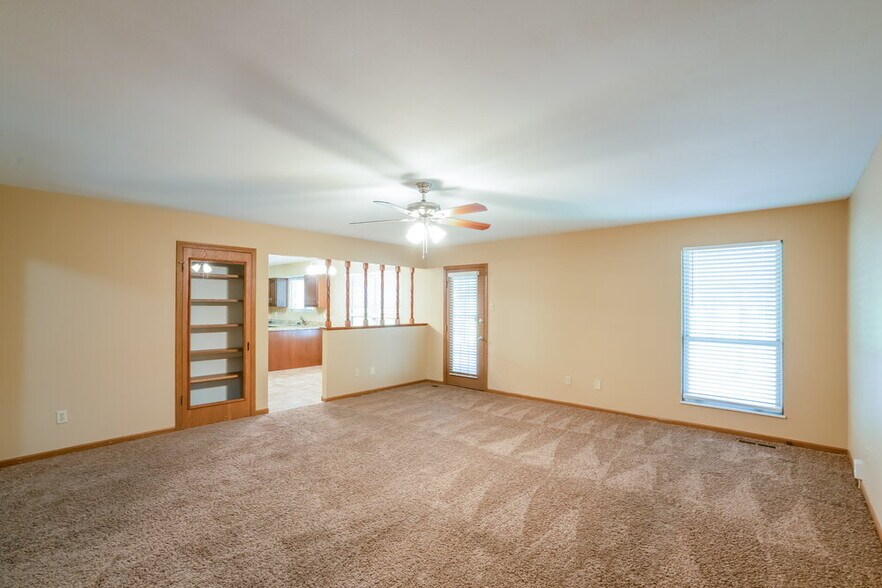 Building Photo - 4131 Les Cherbourg Ln