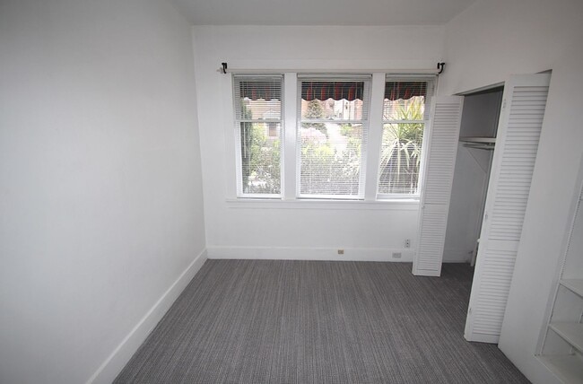 Building Photo - CHARMING 2 BEDROOM TUDOR REVIVAL APARTMENT W/ SOME VIEWS