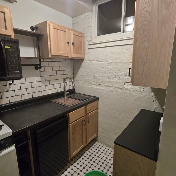 Building Photo - 6008 8th Ave