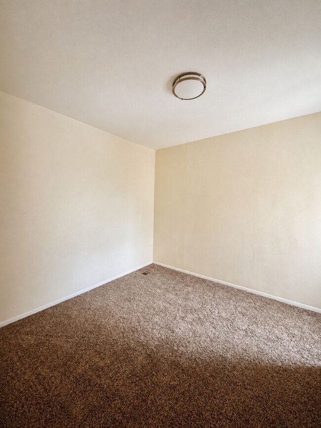Building Photo - 3104 Hartville St
