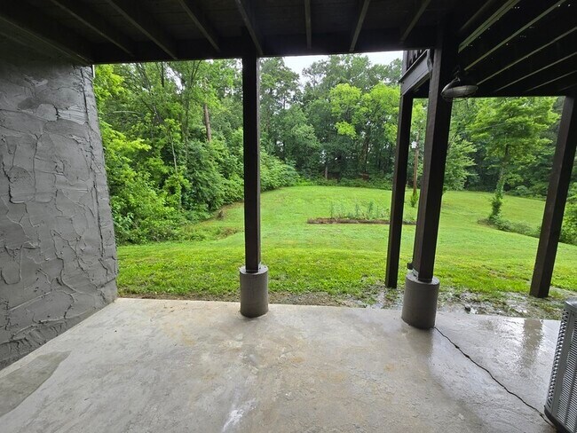 Building Photo - 545 Lakeview Dr