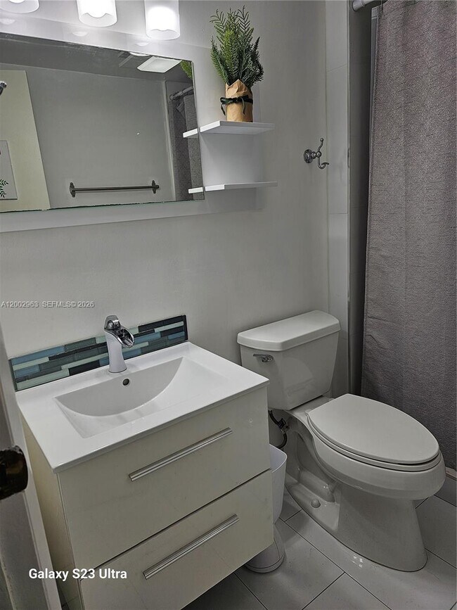 Building Photo - 20400 W Country Club Dr