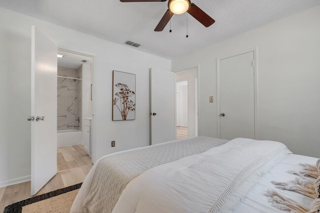 Building Photo - 3421 Sunnyside Dr