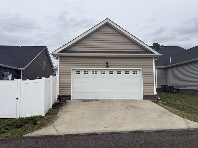 Building Photo - 145 Hardinberry St