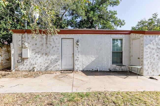 Building Photo - 2305 18th St