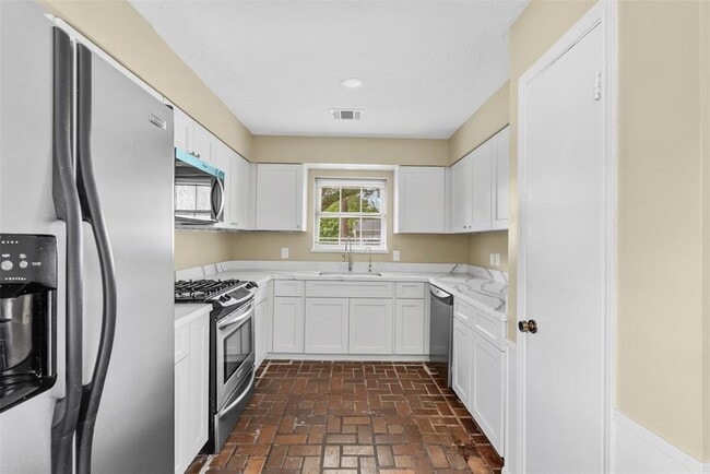 Building Photo - 3315 Crestdale Dr