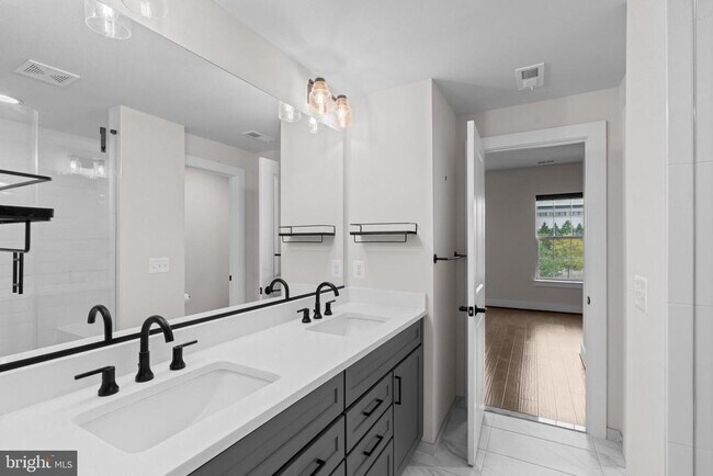 Building Photo - 5284 Ridgeview Retreat Dr