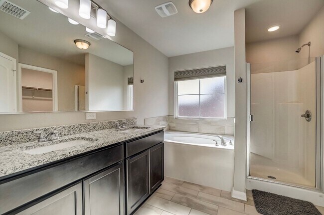 Building Photo - 3031 Dade Loop