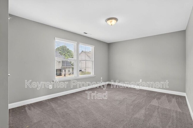 Building Photo - 504 Eagles Wy