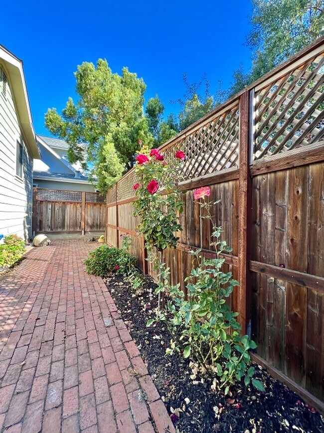 Building Photo - Two Bedroom Downtown Napa Gem