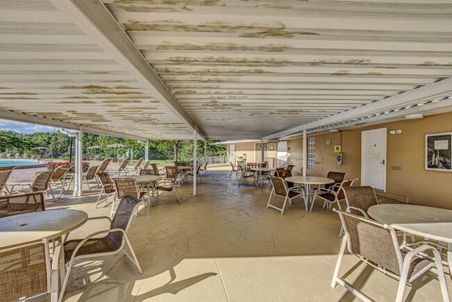 Building Photo - 82 Kingswood E