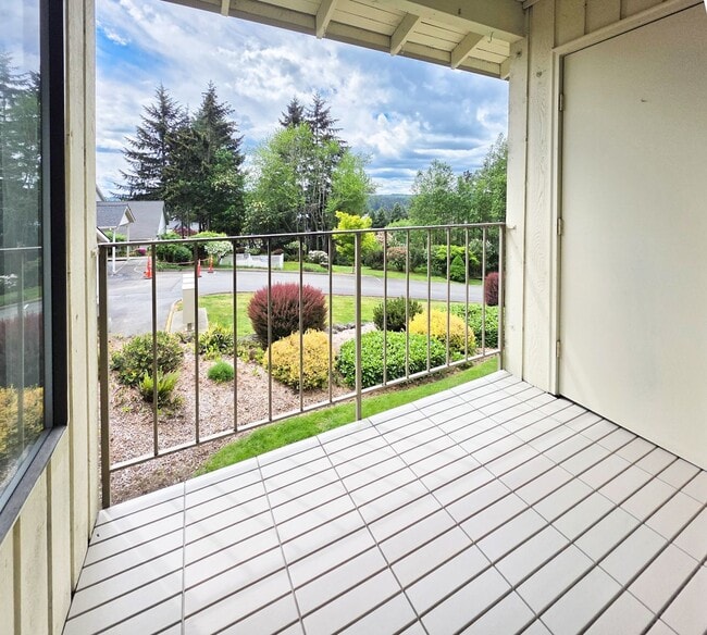 Building Photo - Charming, bright and peaceful condo close to ferries and shopping in Kingston!