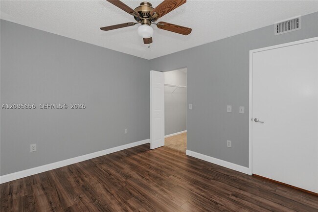 Building Photo - 550 SW 138th Ave