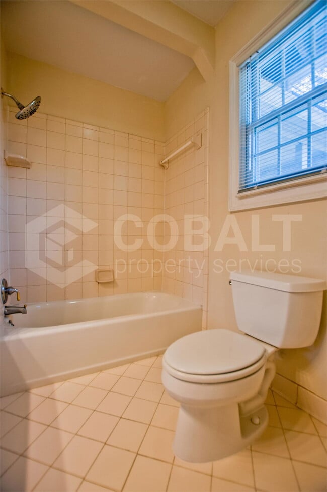 Building Photo - 867 Rosedale Rd NE