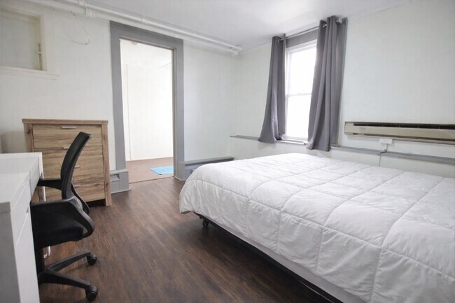 Building Photo - 306 Bryant Ave