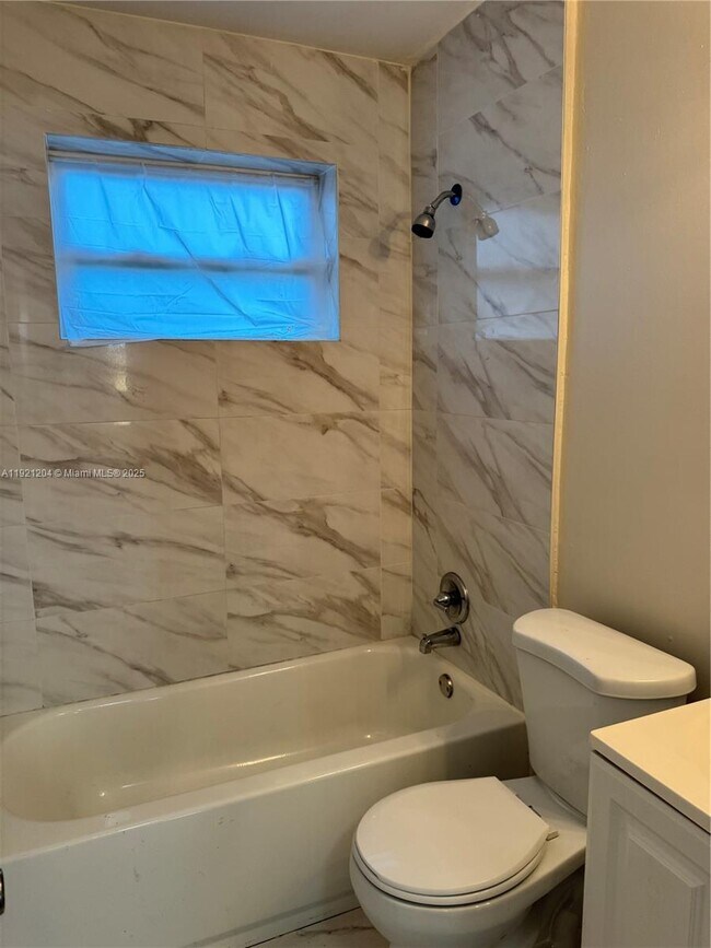 Building Photo - 522 NW 13th Ave