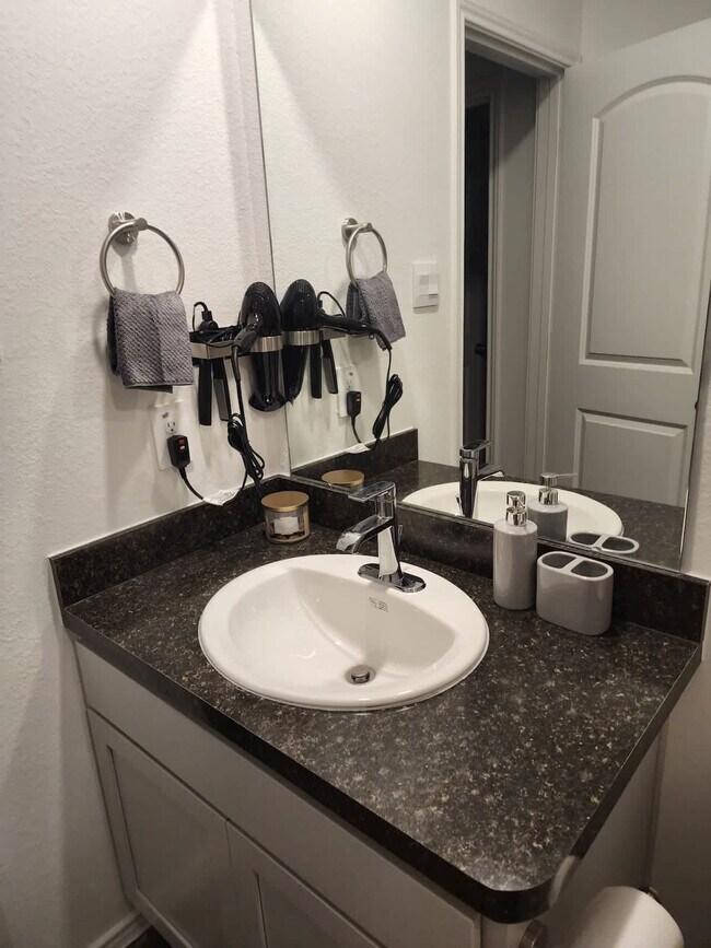 Building Photo - 6055 Diamond Vis Ct